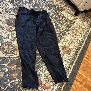 Lululemon Camo pant 7/8!